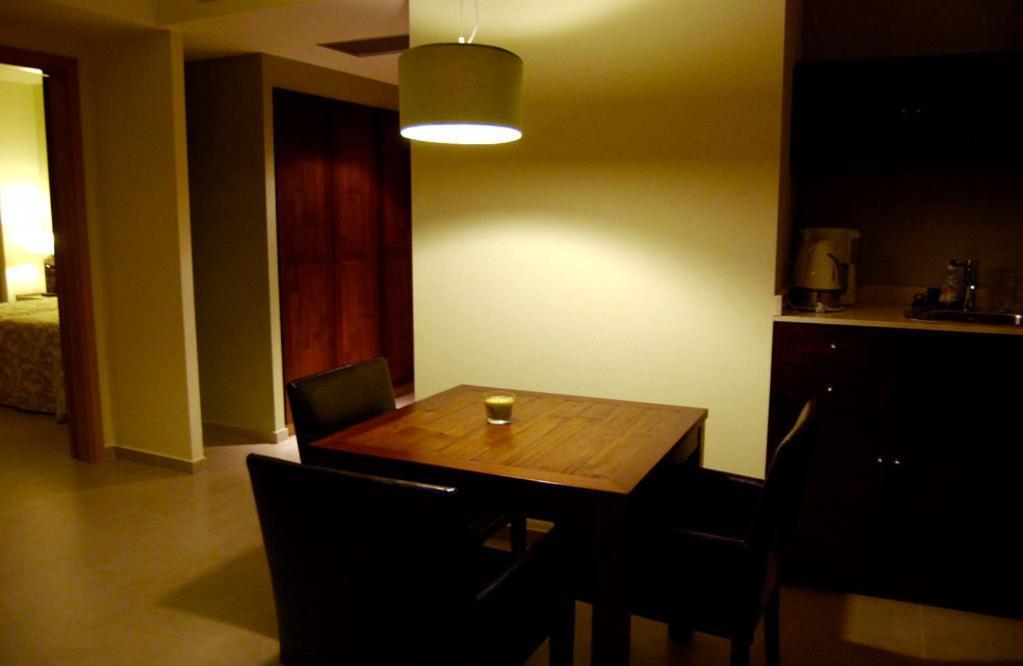 Astrolabe Hotel Khronia Phòng bức ảnh